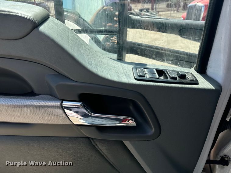 image for item EI4029 2014 Kenworth T680 semi truck