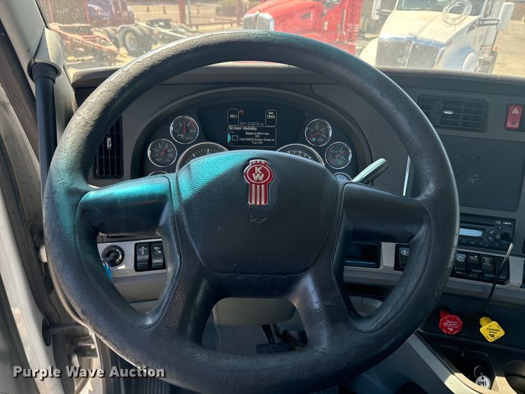 image for item EI4029 2014 Kenworth T680 semi truck