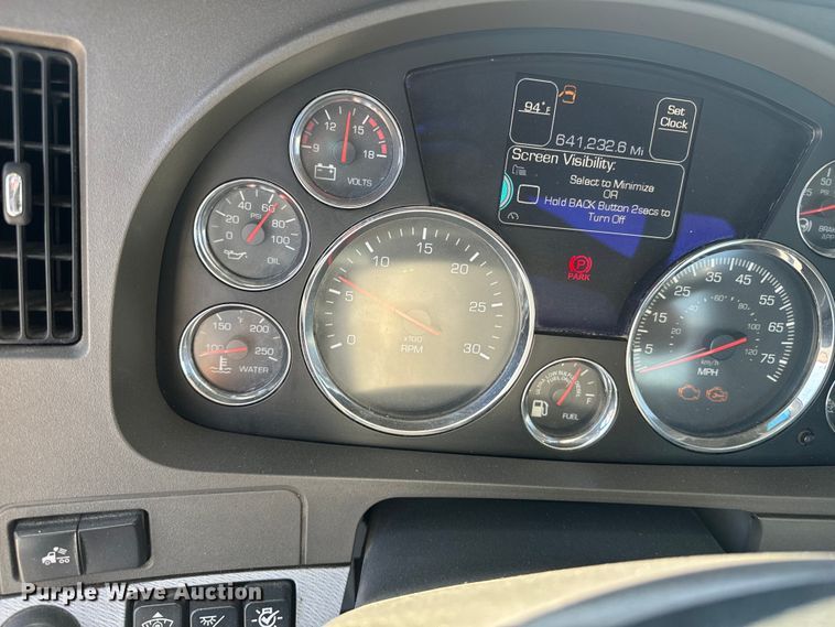 image for item EI4029 2014 Kenworth T680 semi truck