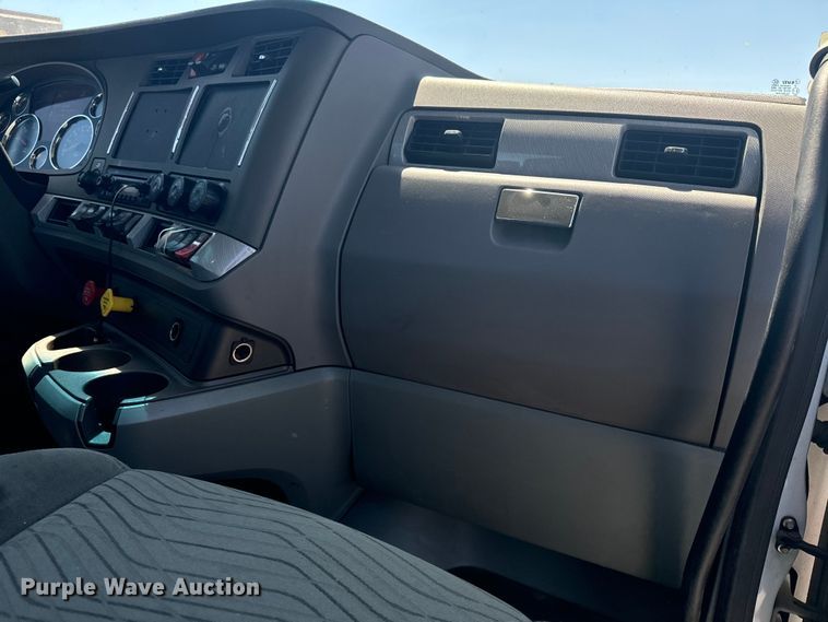 image for item EI4029 2014 Kenworth T680 semi truck