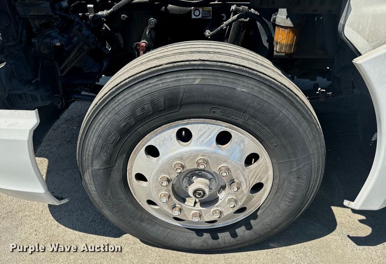 image for item EI4029 2014 Kenworth T680 semi truck