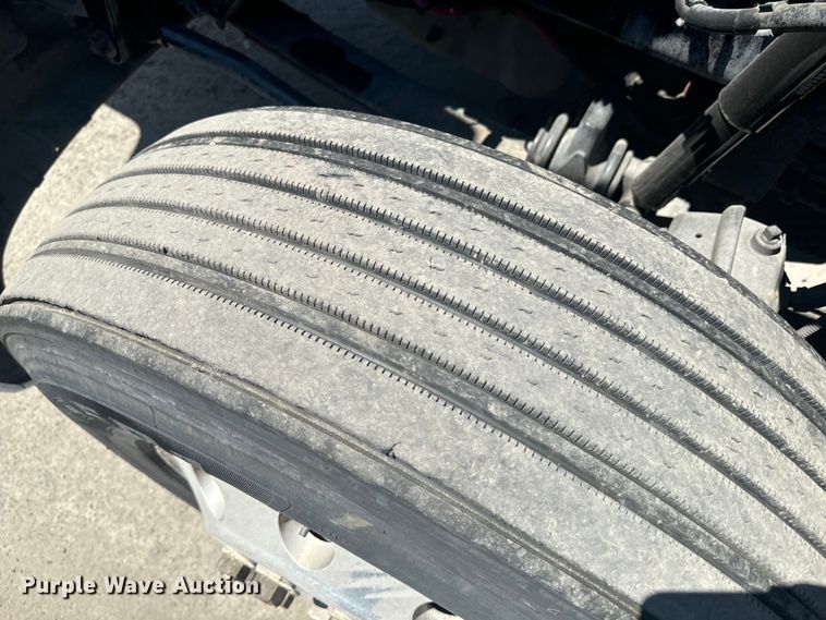 image for item EI4029 2014 Kenworth T680 semi truck