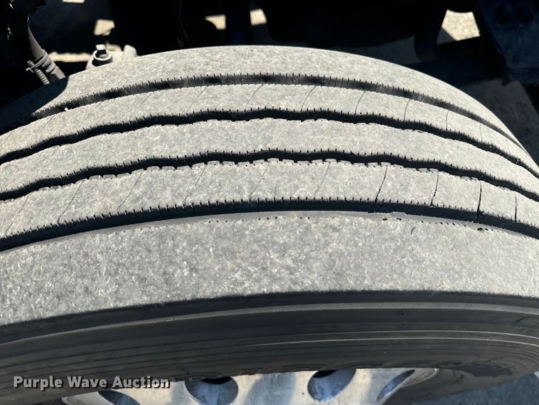 image for item EI4029 2014 Kenworth T680 semi truck