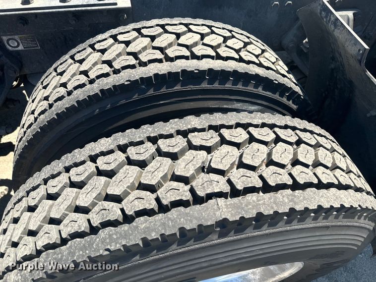 image for item EI4029 2014 Kenworth T680 semi truck