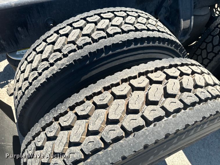 image for item EI4029 2014 Kenworth T680 semi truck