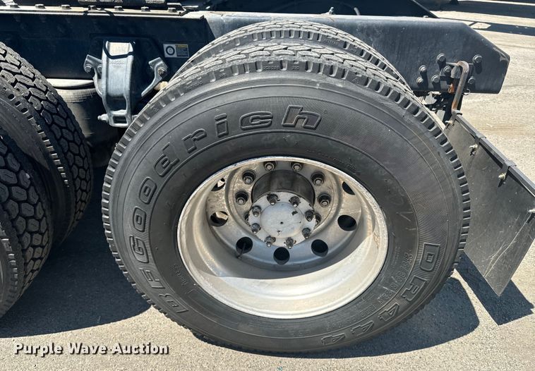 image for item EI4029 2014 Kenworth T680 semi truck