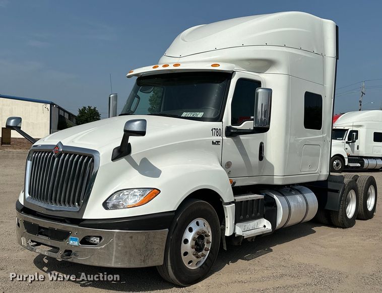 image for item EJ4478 2020 International  LT625 semi truck