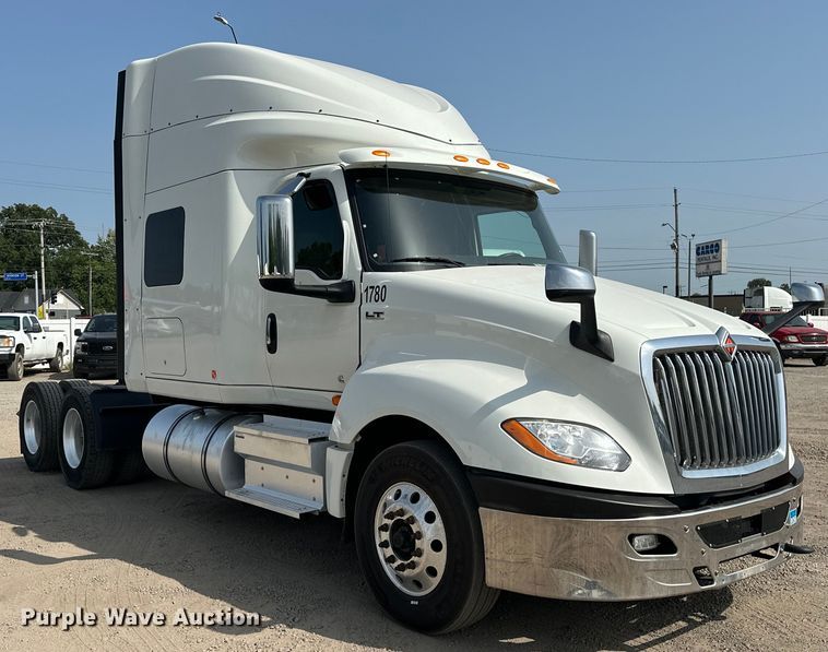 image for item EJ4478 2020 International  LT625 semi truck