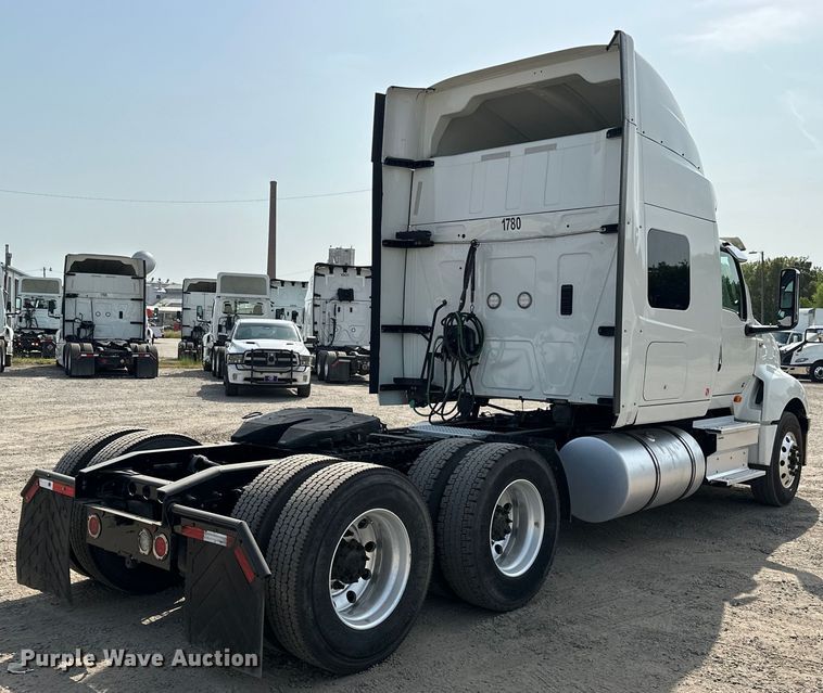 image for item EJ4478 2020 International  LT625 semi truck