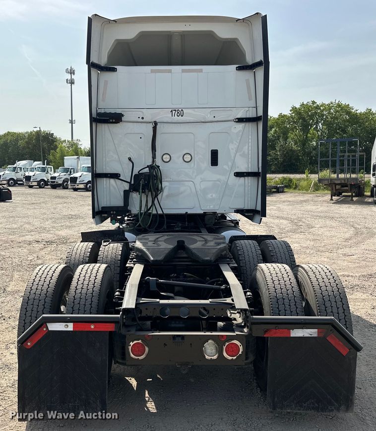 image for item EJ4478 2020 International  LT625 semi truck