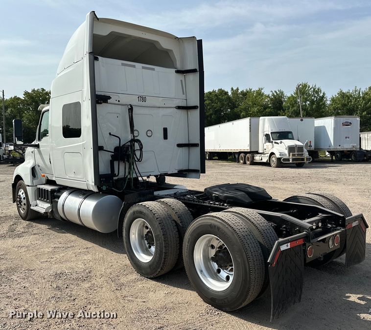 image for item EJ4478 2020 International  LT625 semi truck