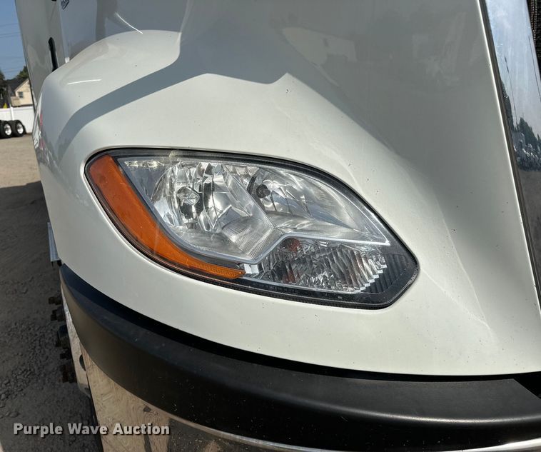 image for item EJ4478 2020 International  LT625 semi truck