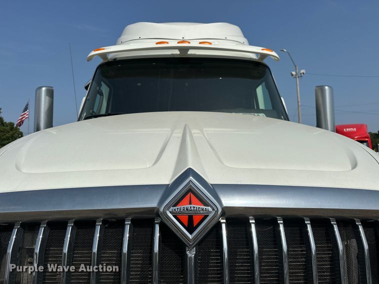 image for item EJ4478 2020 International  LT625 semi truck