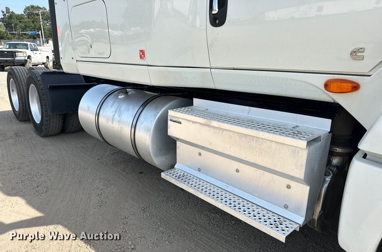 image for item EJ4478 2020 International  LT625 semi truck