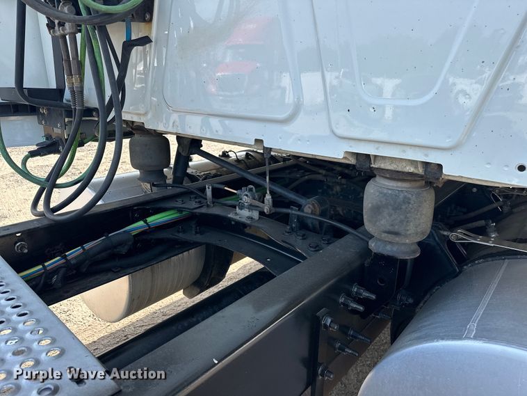 image for item EJ4478 2020 International  LT625 semi truck