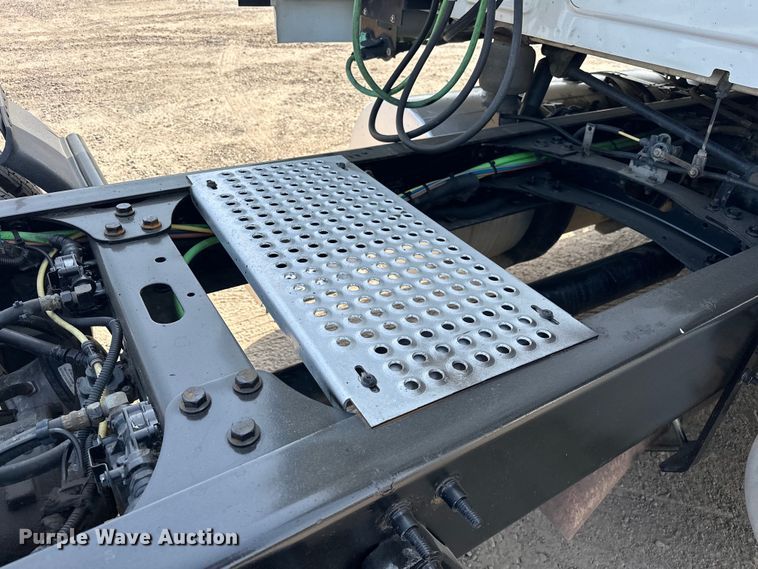 image for item EJ4478 2020 International  LT625 semi truck