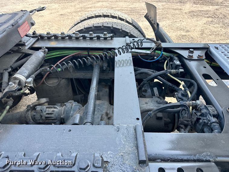 image for item EJ4478 2020 International  LT625 semi truck