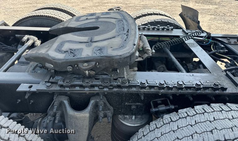 image for item EJ4478 2020 International  LT625 semi truck