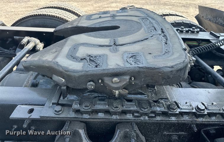 image for item EJ4478 2020 International  LT625 semi truck