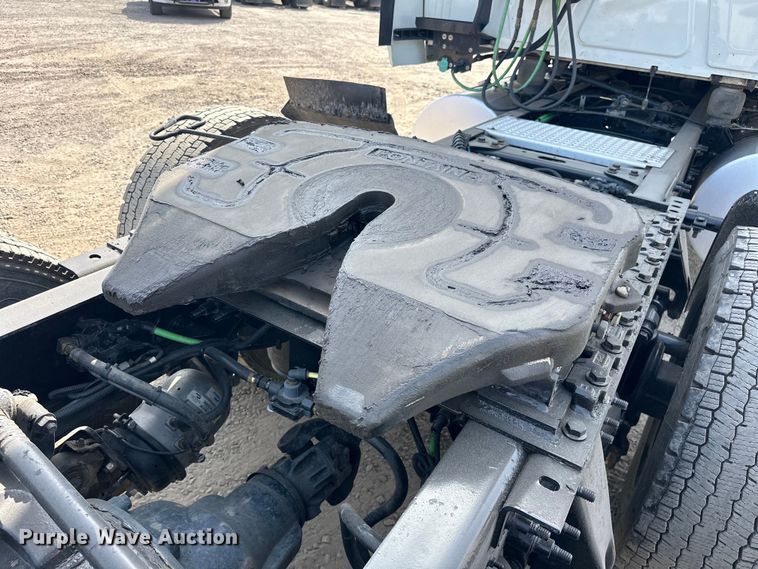 image for item EJ4478 2020 International  LT625 semi truck