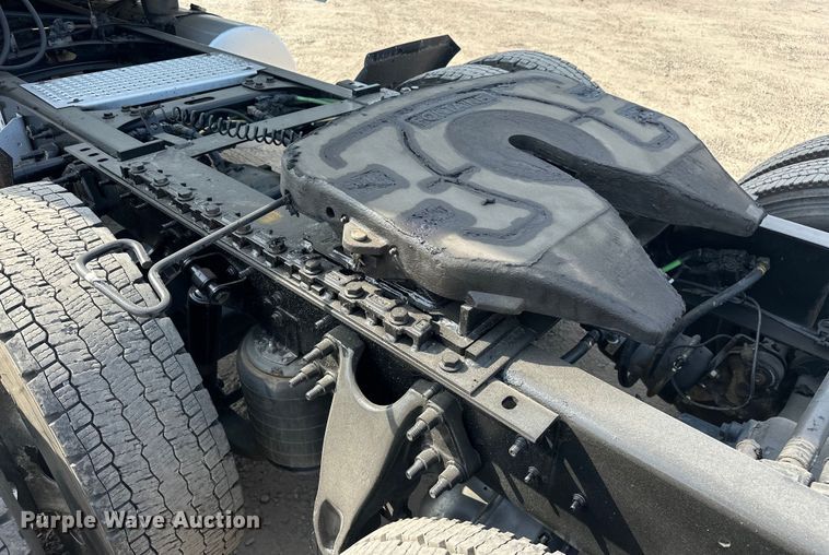 image for item EJ4478 2020 International  LT625 semi truck