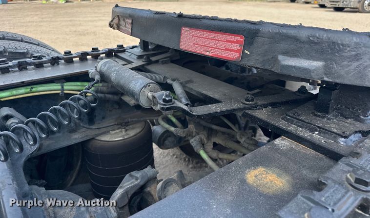 image for item EJ4478 2020 International  LT625 semi truck