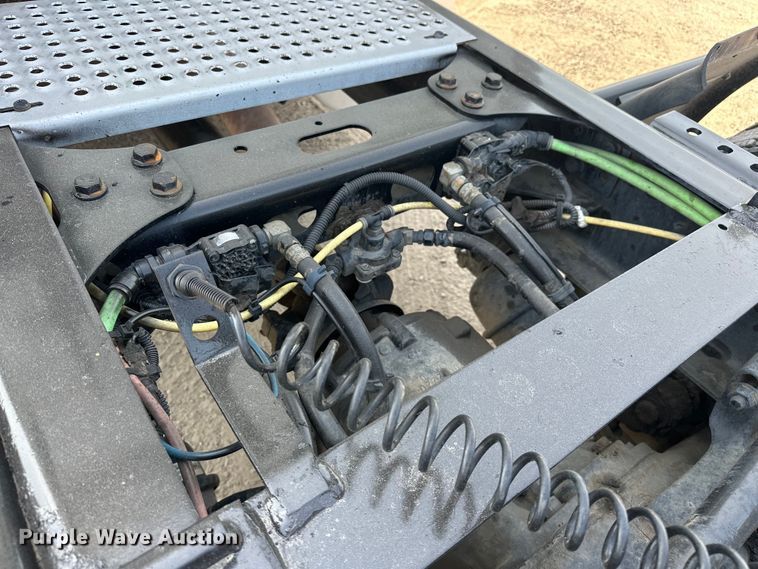 image for item EJ4478 2020 International  LT625 semi truck