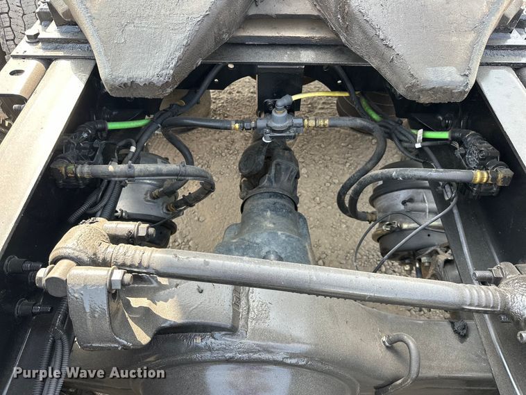 image for item EJ4478 2020 International  LT625 semi truck