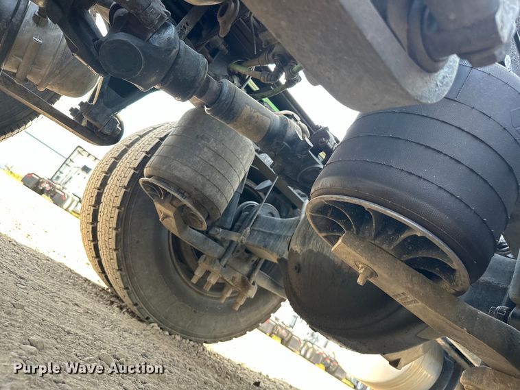 image for item EJ4478 2020 International  LT625 semi truck