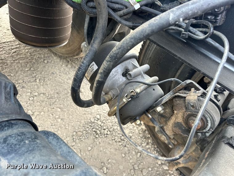 image for item EJ4478 2020 International  LT625 semi truck