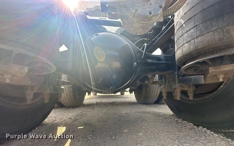 image for item EJ4478 2020 International  LT625 semi truck