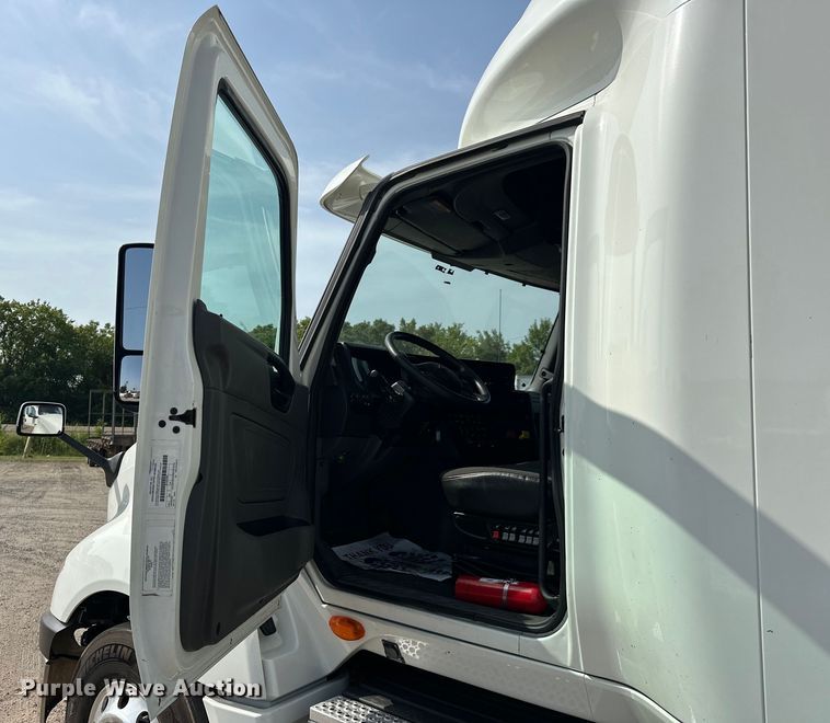 image for item EJ4478 2020 International  LT625 semi truck