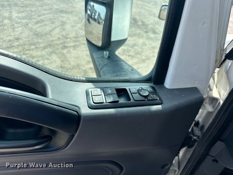 image for item EJ4478 2020 International  LT625 semi truck