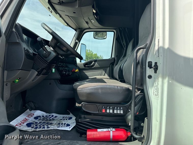 image for item EJ4478 2020 International  LT625 semi truck