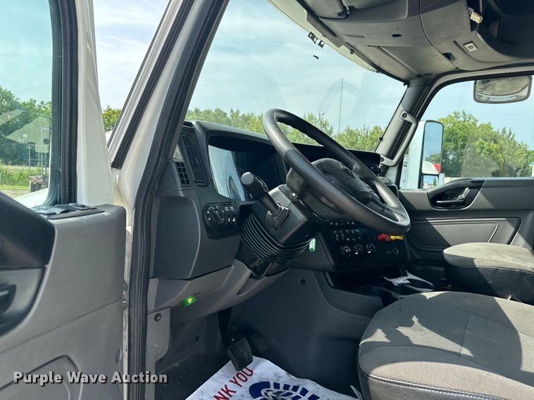 image for item EJ4478 2020 International  LT625 semi truck