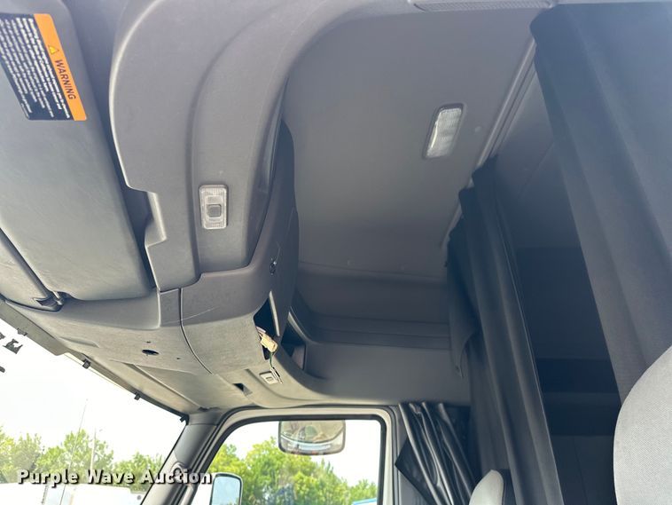 image for item EJ4478 2020 International  LT625 semi truck