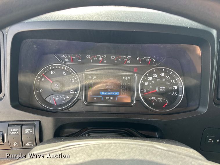 image for item EJ4478 2020 International  LT625 semi truck