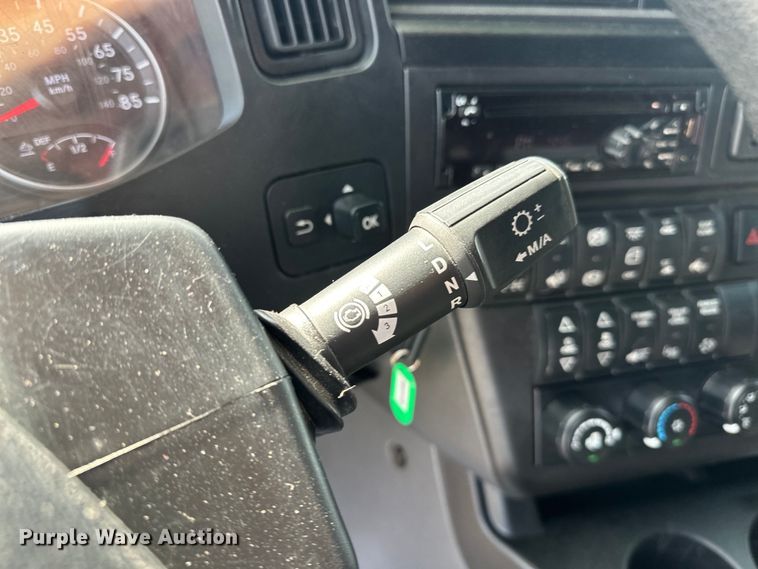 image for item EJ4478 2020 International  LT625 semi truck