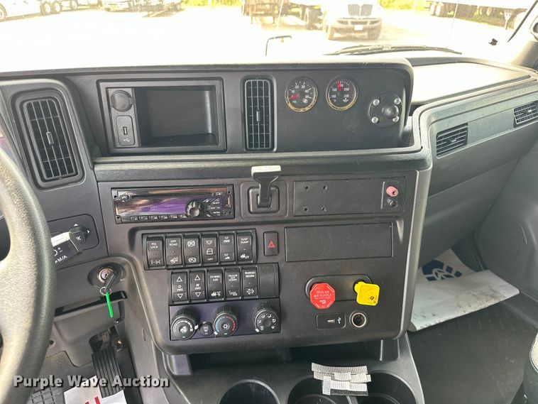 image for item EJ4478 2020 International  LT625 semi truck