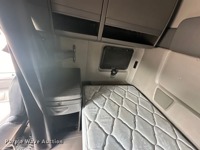 image for item EJ4478 2020 International  LT625 semi truck