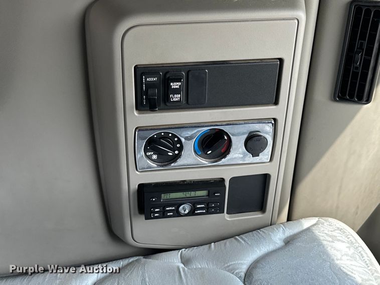 image for item EJ4478 2020 International  LT625 semi truck