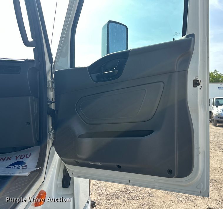 image for item EJ4478 2020 International  LT625 semi truck