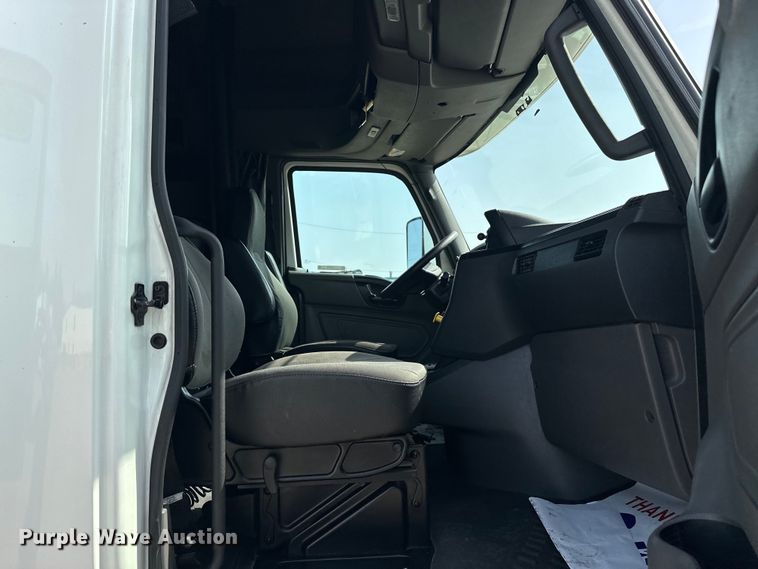 image for item EJ4478 2020 International  LT625 semi truck