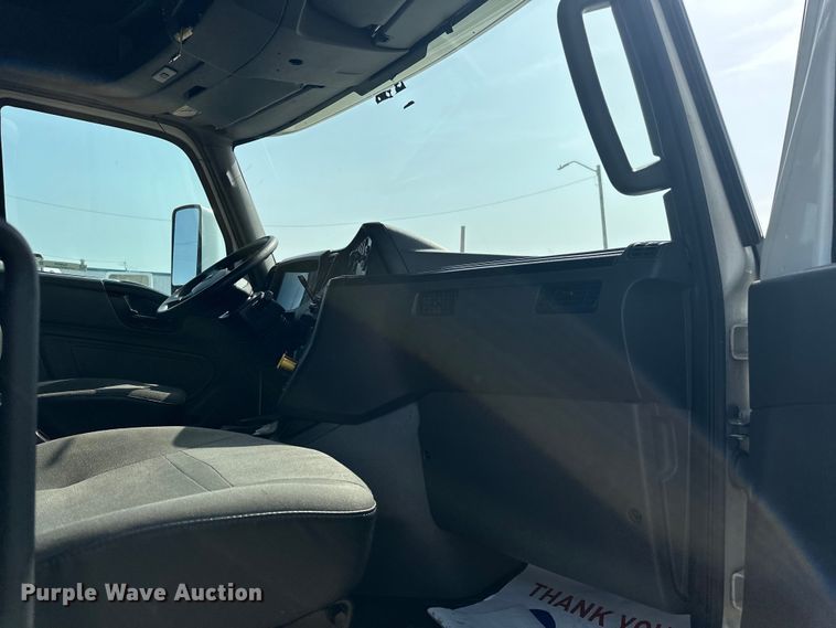 image for item EJ4478 2020 International  LT625 semi truck