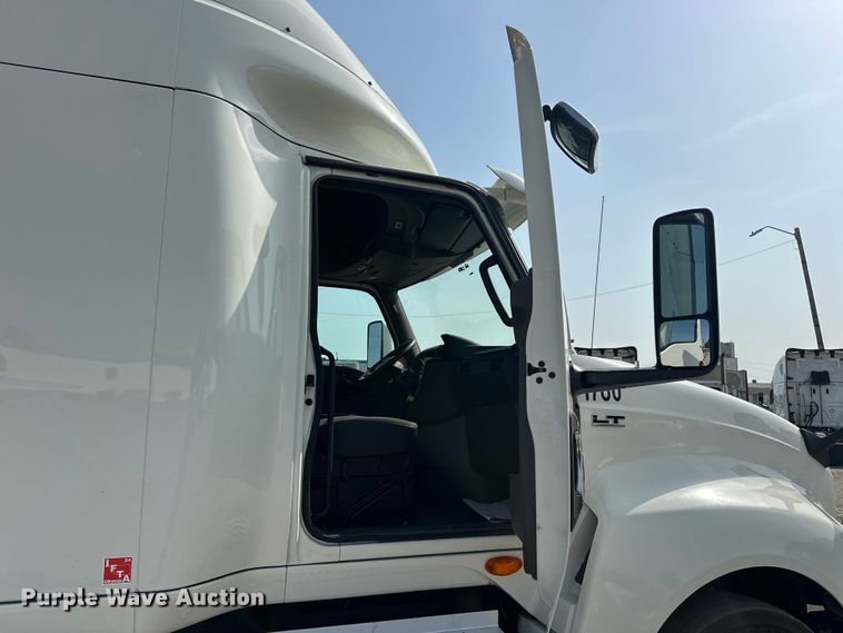 image for item EJ4478 2020 International  LT625 semi truck