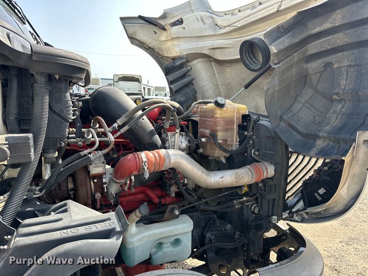 image for item EJ4478 2020 International  LT625 semi truck