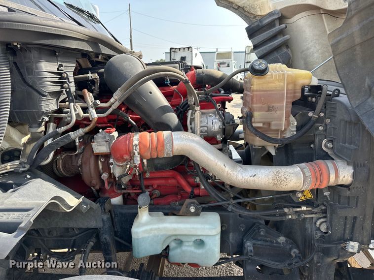 image for item EJ4478 2020 International  LT625 semi truck