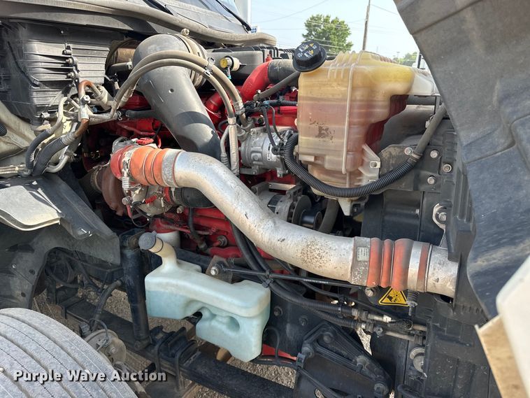 image for item EJ4478 2020 International  LT625 semi truck