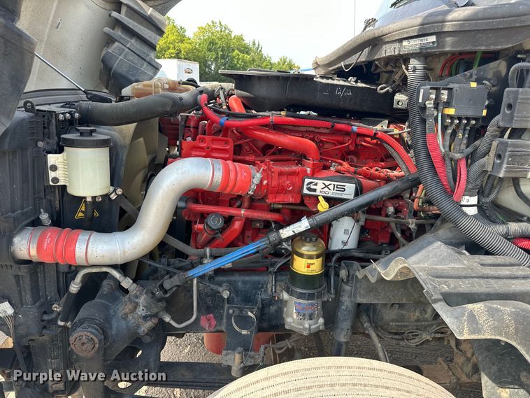 image for item EJ4478 2020 International  LT625 semi truck