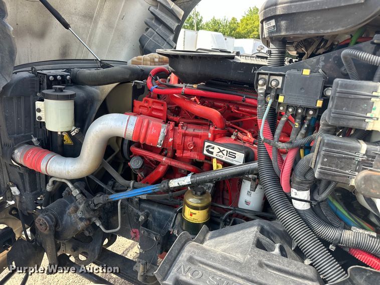 image for item EJ4478 2020 International  LT625 semi truck